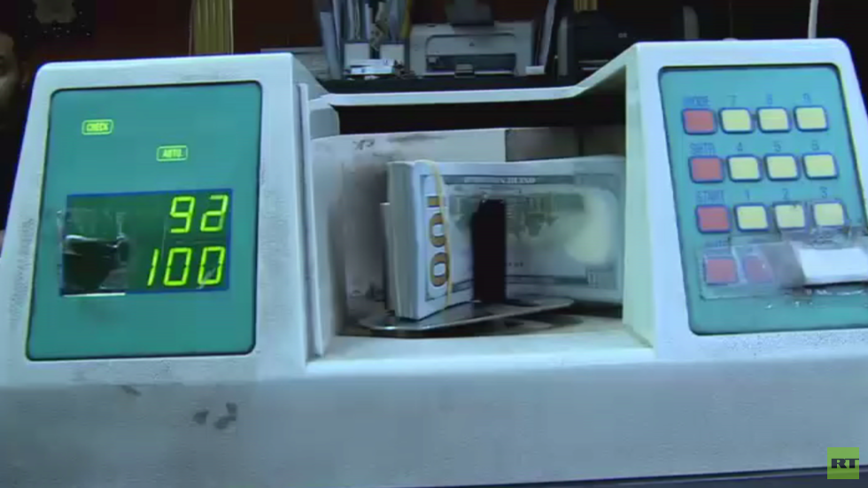 ارتفاع الجنيه المصري مقابل الدولار      