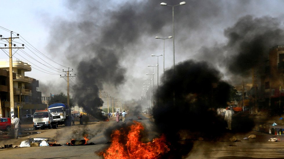 أحداث السودان.. القاهرة تدعو لضبط النفس وعواصم غربية تحمل "العسكري" المسؤولية  