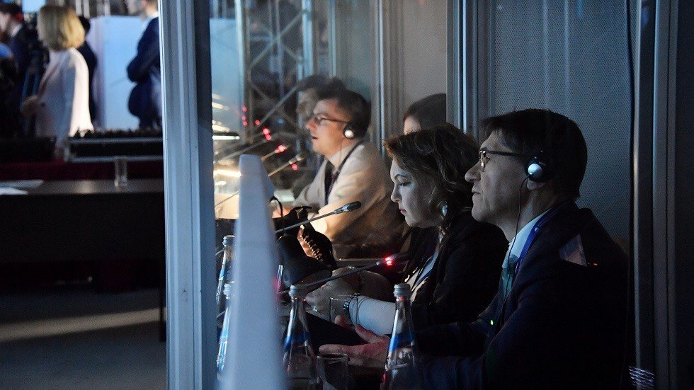 في الأزمات الدبلوماسية.. ابحث عن المترجم