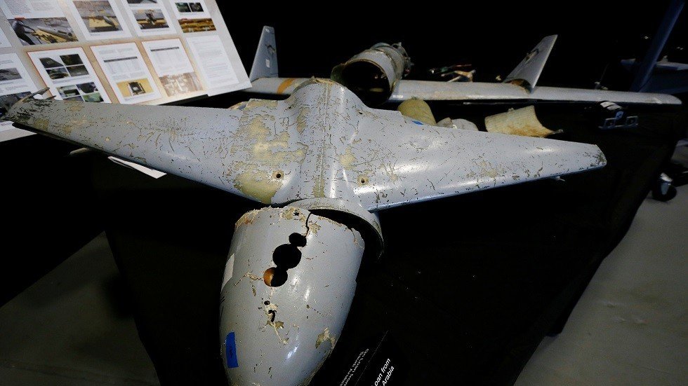 الحوثيون يعلنون استهداف عرض عسكري للتحالف في عدن بواسطة طائرة مسيرة