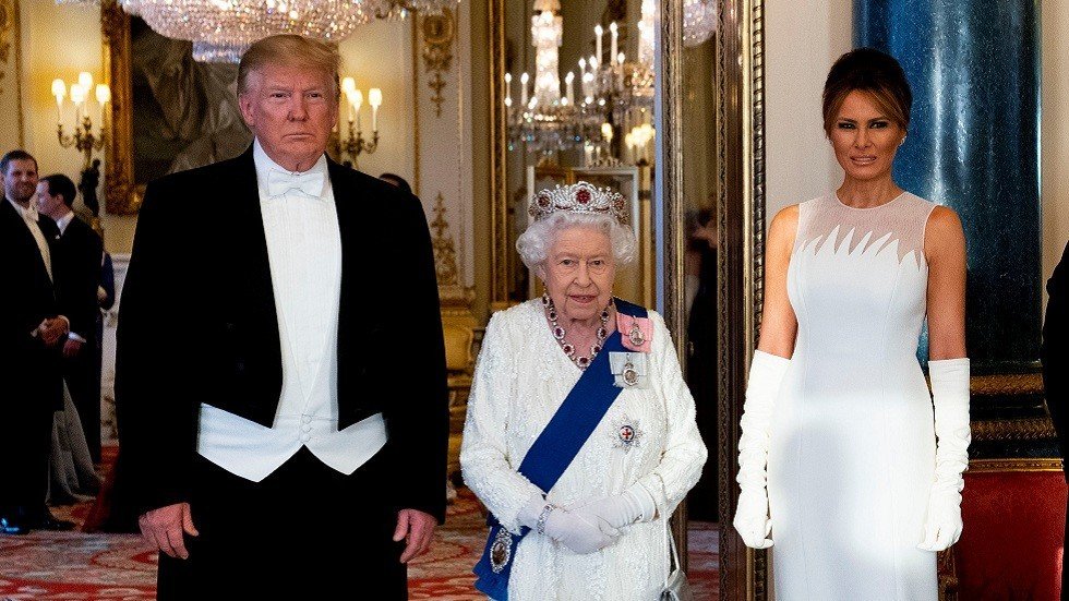 ملكة بريطانيا تقيم مأدبة عشاء على شرف ترامب وميلانيا (فيديو)