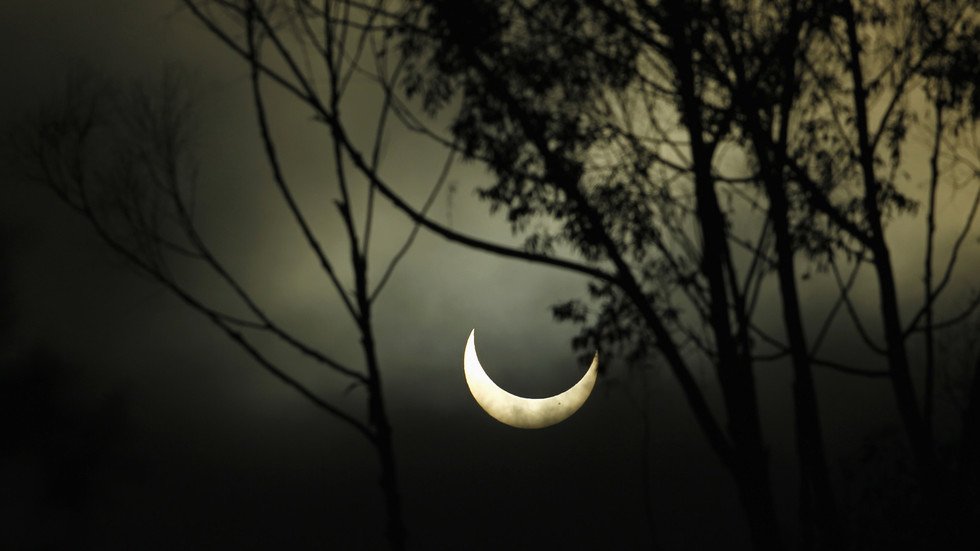 الدول التي أعلنت الأربعاء أول أيام عيد الفطر المبارك