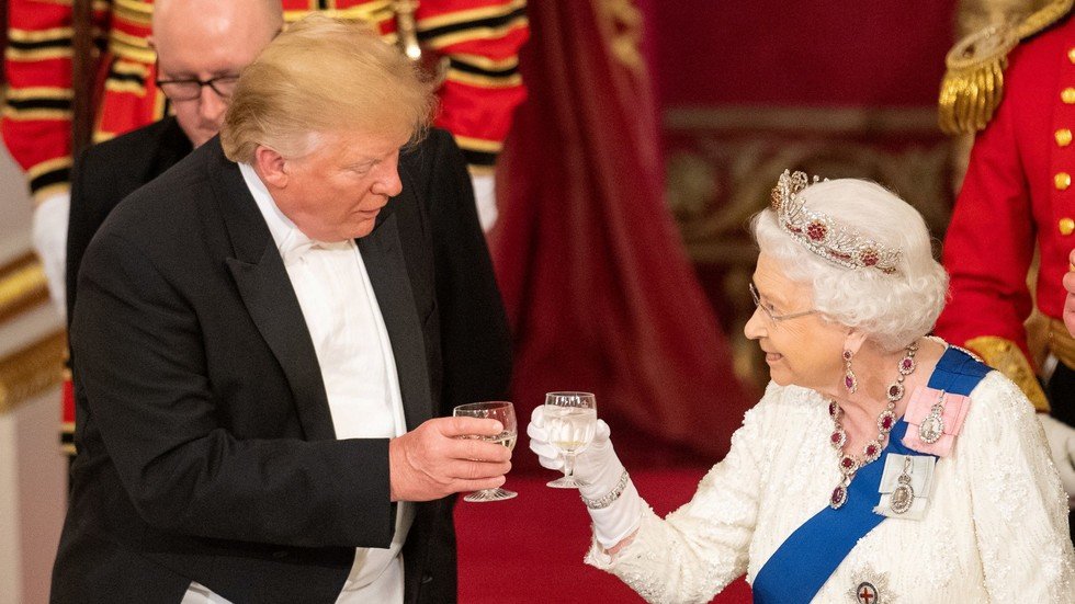 ترامب يغري بريطانيا بصفقة تجارية ويحرضها على كسر "قيودها"!