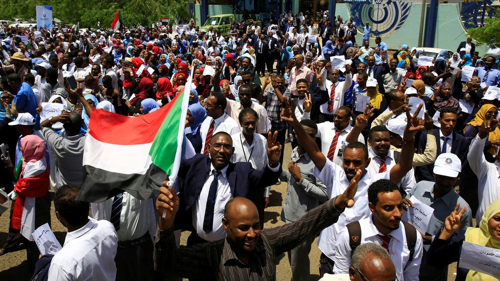 المفوضية الأوروبية تدعو لتسليم السلطة للمدنيين في السودان