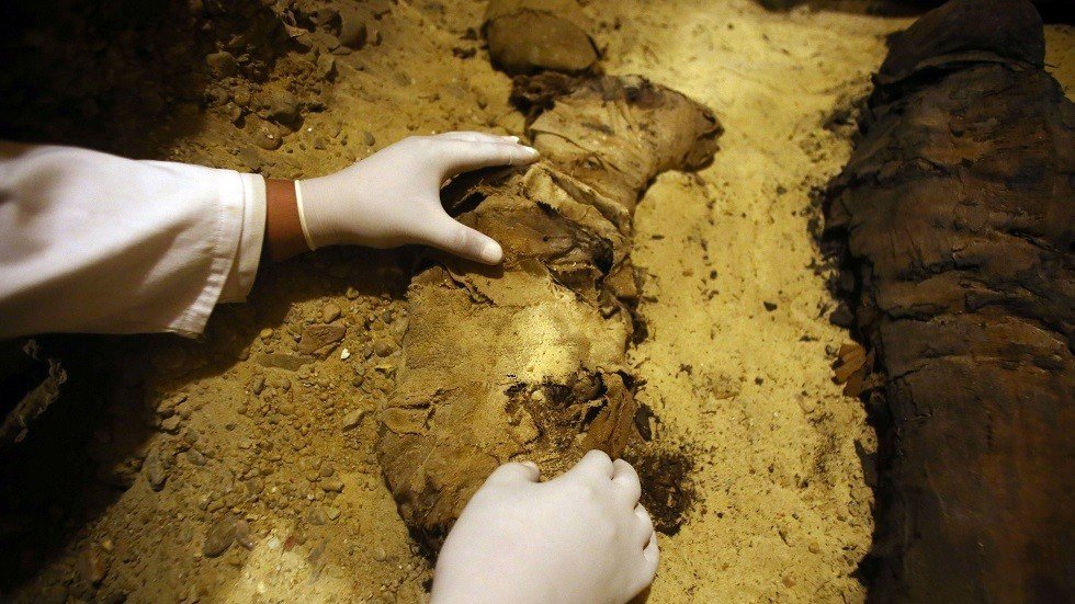 أسلوب فريد في تحنيط جثة شاب فرعوني "فيديو"