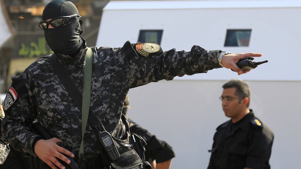 مقتل 5 عناصر إجرامية في تبادل لإطلاق النار مع الشرطة المصرية (صور)