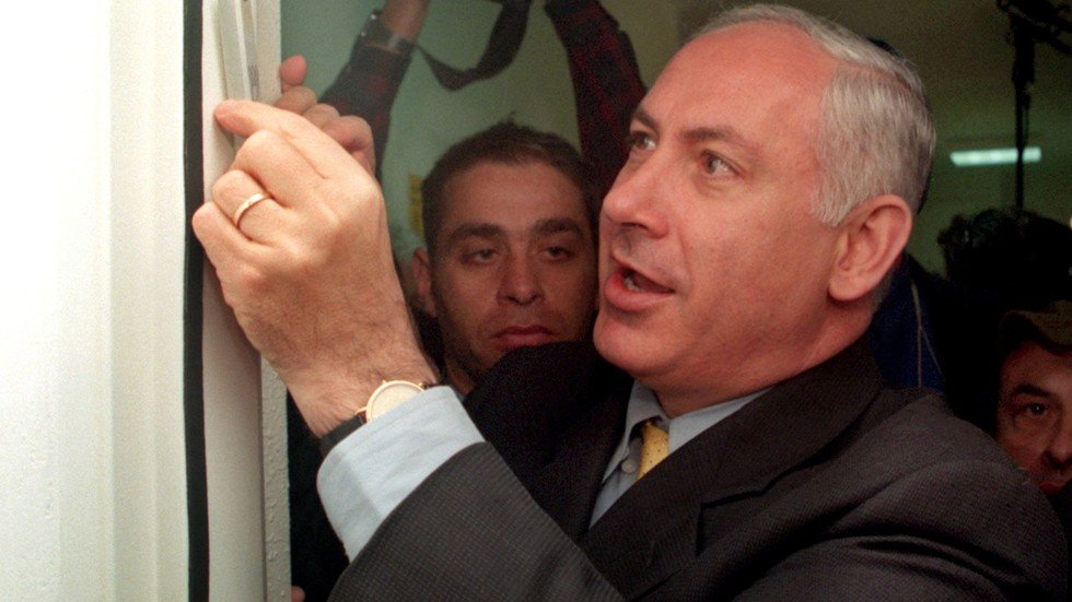 نتنياهو يعين وزيرا للعدل "مثلي الجنس"