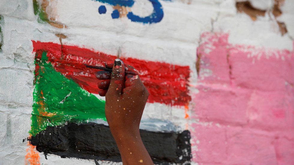 الجيش السوداني يهيب بالمواطنين الابتعاد عن المواقع العسكرية