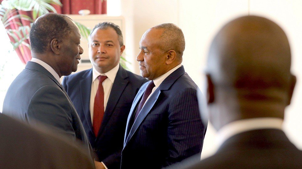 من فضح سر رئيس "الكاف"؟