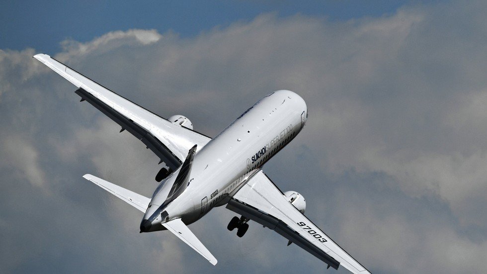 وزير الصناعة الروسي: سنناقش توريد الطائرات لمصر بعد استئناف