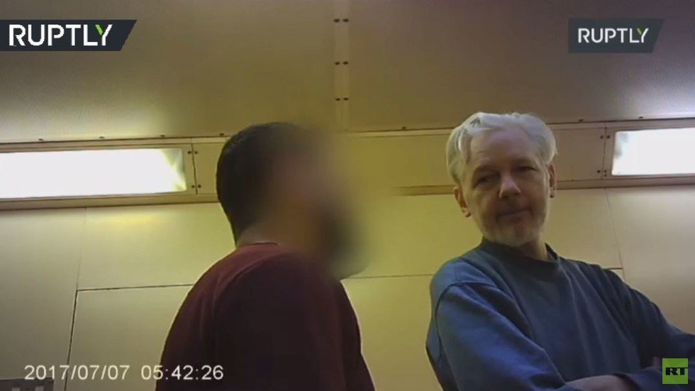 "رابتلي" تنشر فيديو لأسانج من داخل سجنه