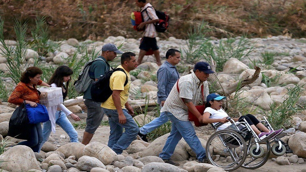 مادورو يفتح الحدود مع كولومبيا