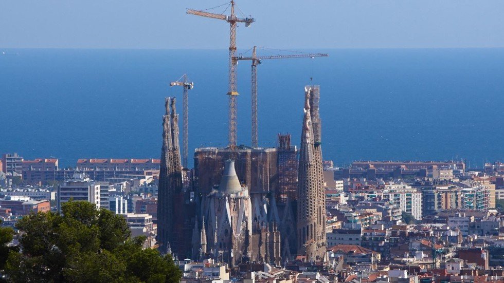 بعد أزيد من قرن.. سلطات كتالونيا تأذن في إكمال "ساغرادا فاميليا"!
