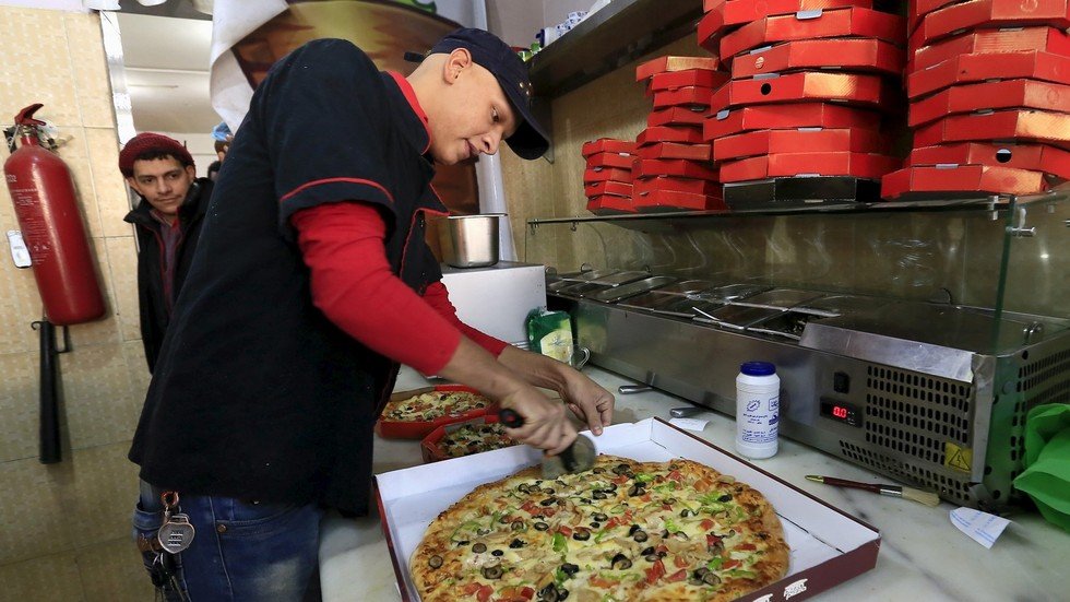 وزير لبناني سابق يكشف عن الانعكاس الإيجابي الذي أضفاه السوريون على اقتصاد بلاده