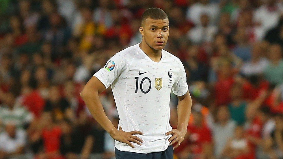 شاهد.. حركة لم ترق لمبابي!