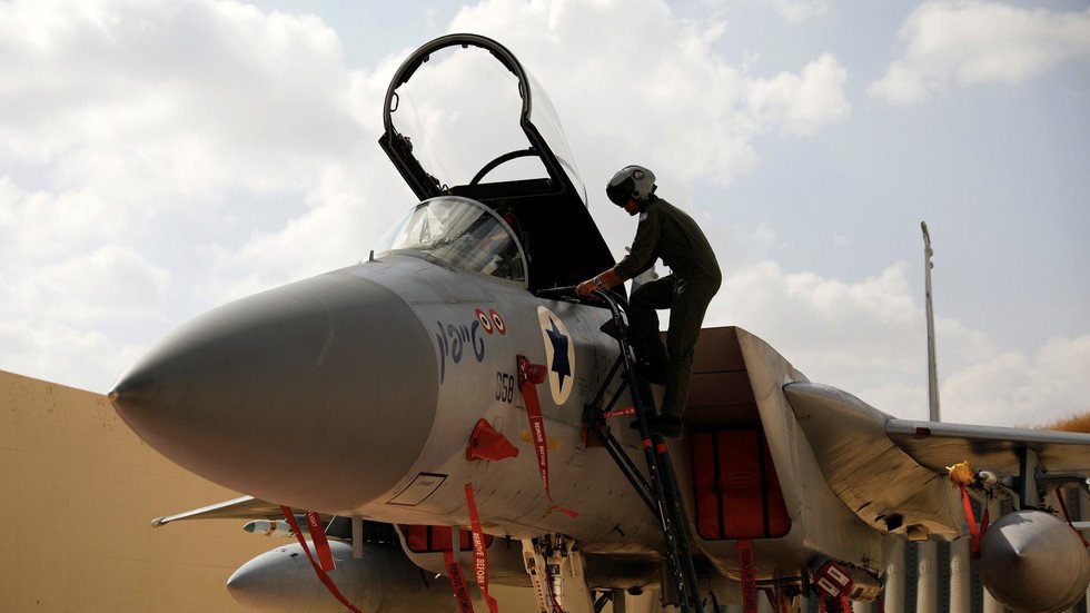 الطيران الإسرائيلي يغير على غزة بعد إطلاق صاروخ باتجاه مستوطنة أشكول 