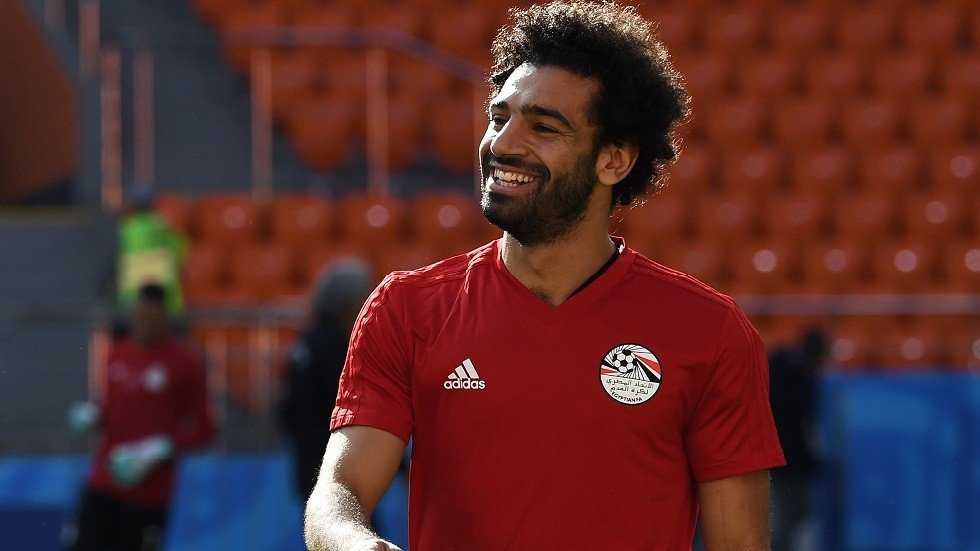 احتفال خاص بصلاح في معسكر منتخب مصر (صور)