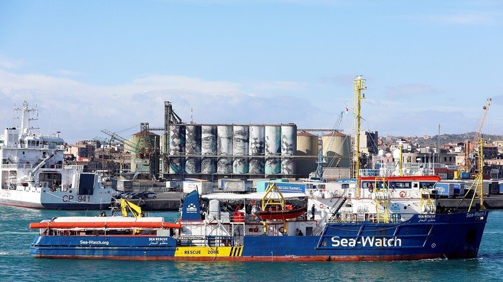 إيطاليا بصدد استخدام إجراءات جديدة ضد سفينة خيرية ألمانية تقوم بنقل المهاجرين