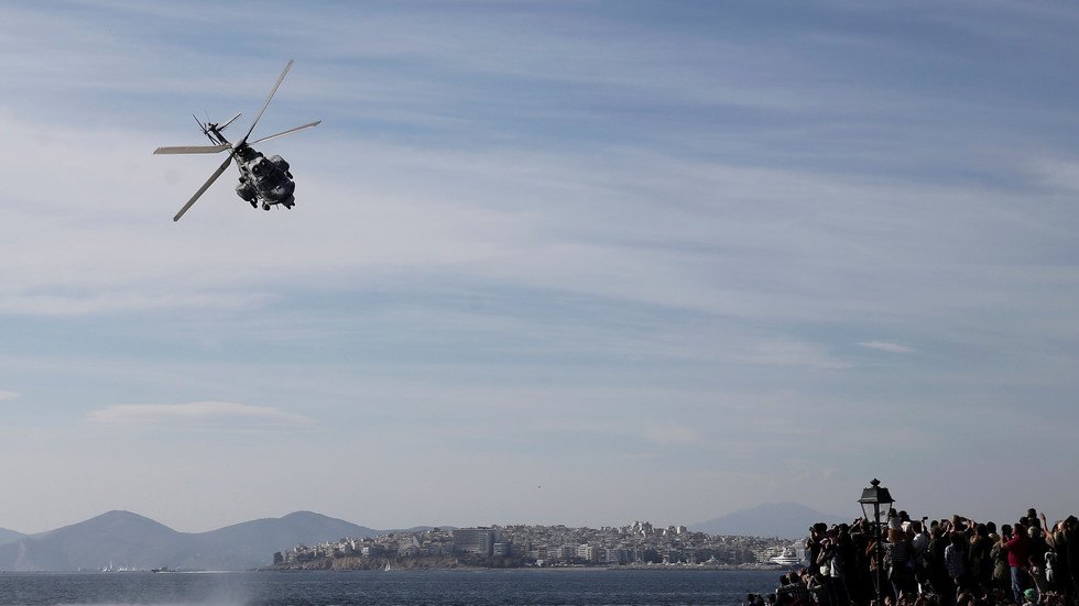 صحيفة: الولايات المتحدة تزود الجيش اليوناني بـ 70 مروحية حربية