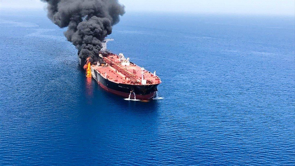 تفاصيل جديدة حول استهداف الناقلتين في خليج عمان