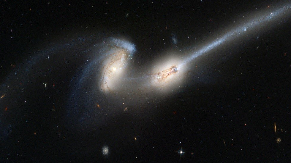 صورة مثيرة لمجرتي 