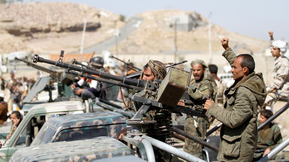 الحوثيون يعلنون سيطرة قواتهم على مواقع عسكرية جنوبي السعودية