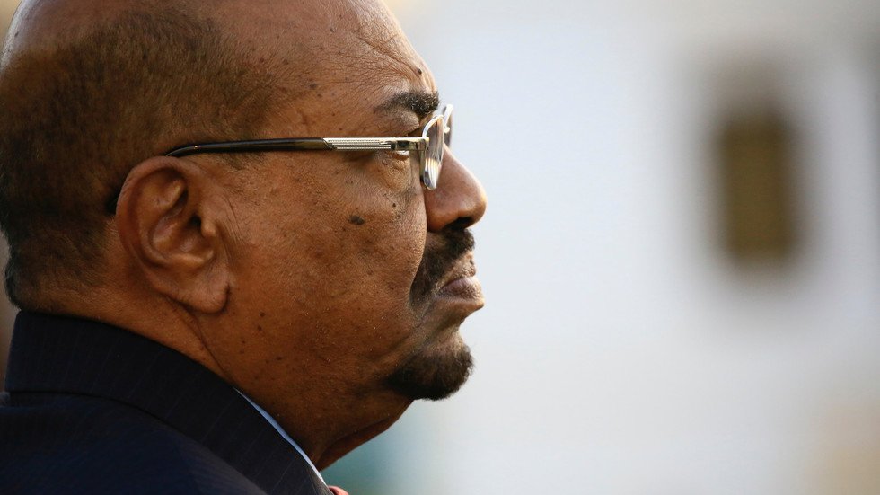 السودان.. ﺍﻟﺒﺸﻴﺮ ﻳﻜﺜﺮ ﻣﻦ ﺍﻟﻘﻔﺸﺎﺕ ﻭﺍﻟﻀﺤﻜﺎﺕ