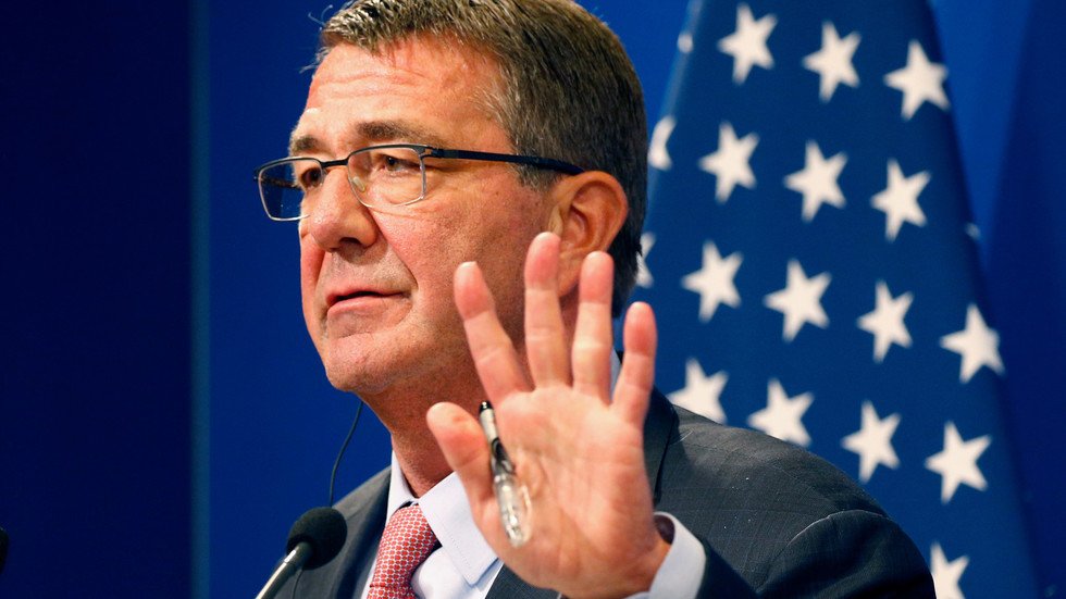 كارتر يدعو للتدخل العسكري ضد إيران 