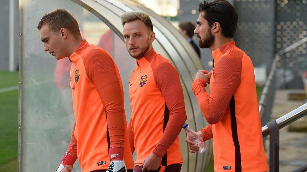 برشلونة يسابق الزمن للتخلص من 7 لاعبين