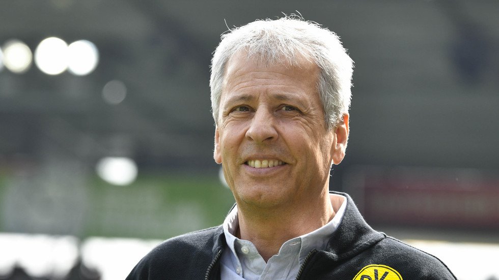 بوروسيا دورتموند يجدد عقد مدربه فافر