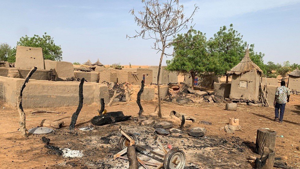 مقتل أكثر من 40 شخصا بهجوم شنه مسلحون وسط مالي