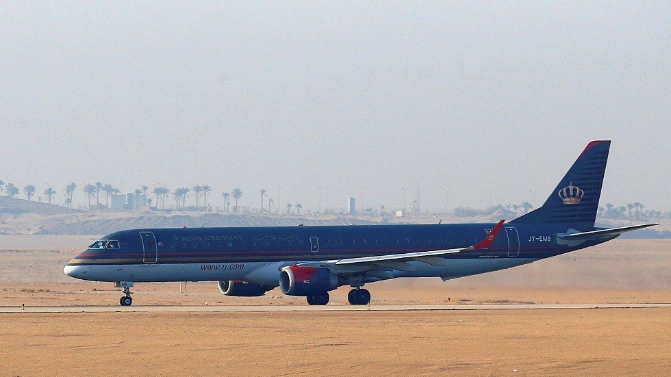 الأردن.. انزلاق طائرة تراثية على مدرج بالعقبة