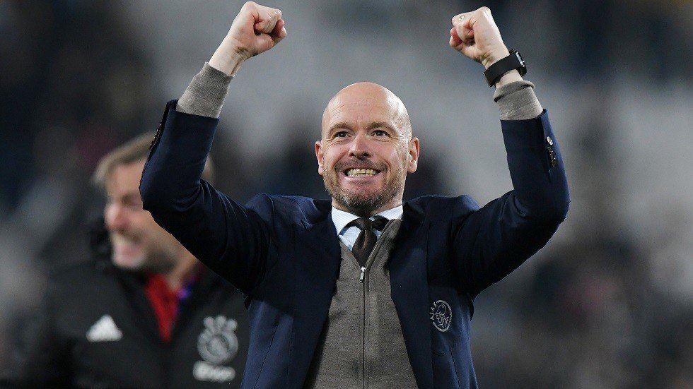 رسميا.. أياكس يحتفظ بمدربه لعامين إضافيين