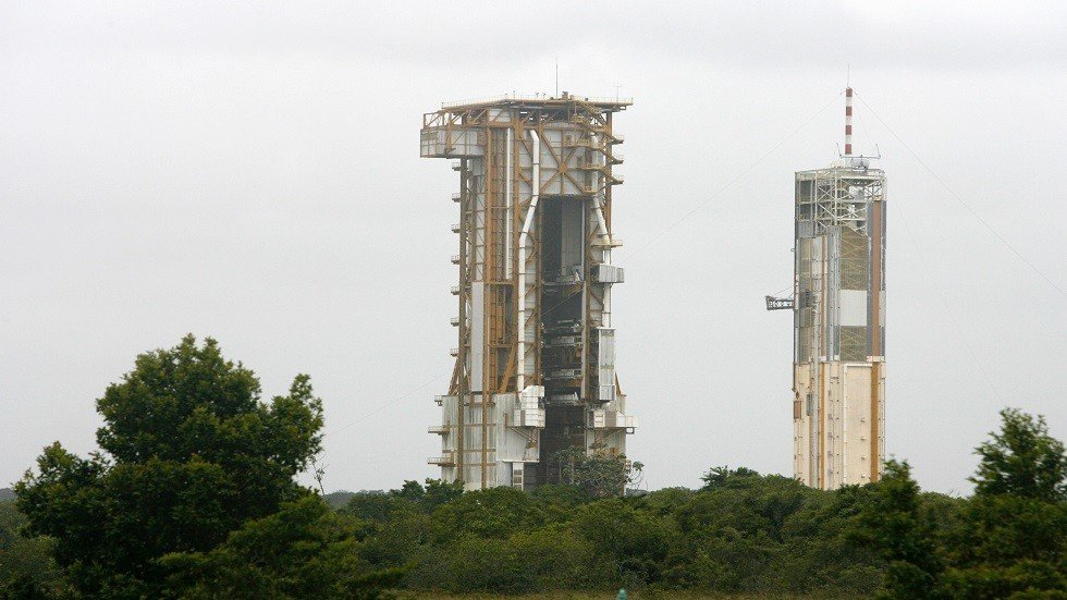 شركة فرنسية تطلق قمرا استخباراتيا إماراتيا