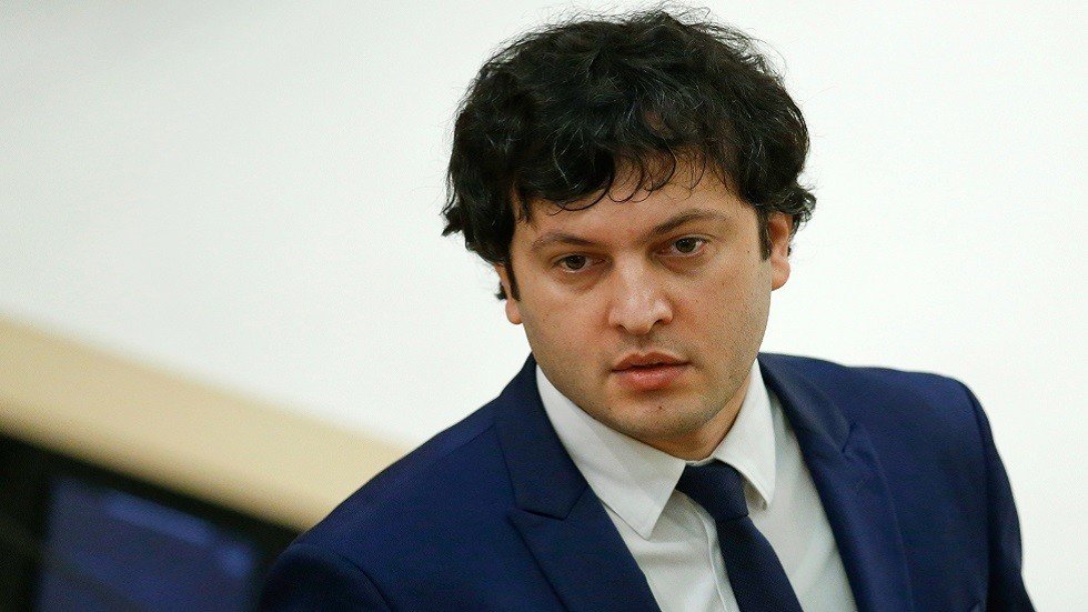 احتجاجات المعارضة تطيح برئيس البرلمان الجورجي