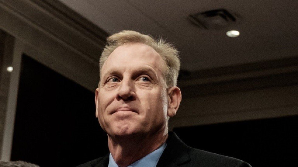 القائم بأعمال وزير الدفاع الأمريكي ينجز يومه الأخير في منصبه