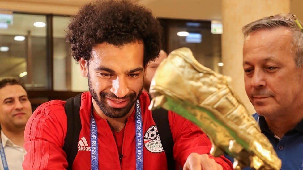 لماذا اتصل محمد صلاح بشيخ الأزهر؟