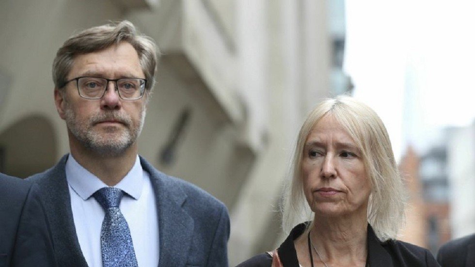 بريطانيا.. السجن لزوجين حاولا مدّ ابنهما الداعشي بالمال