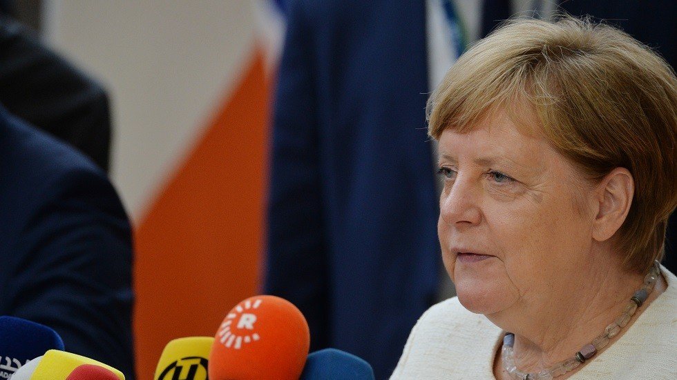 ميركل: يجب التوصل إلى حل سياسي لأزمة إيران