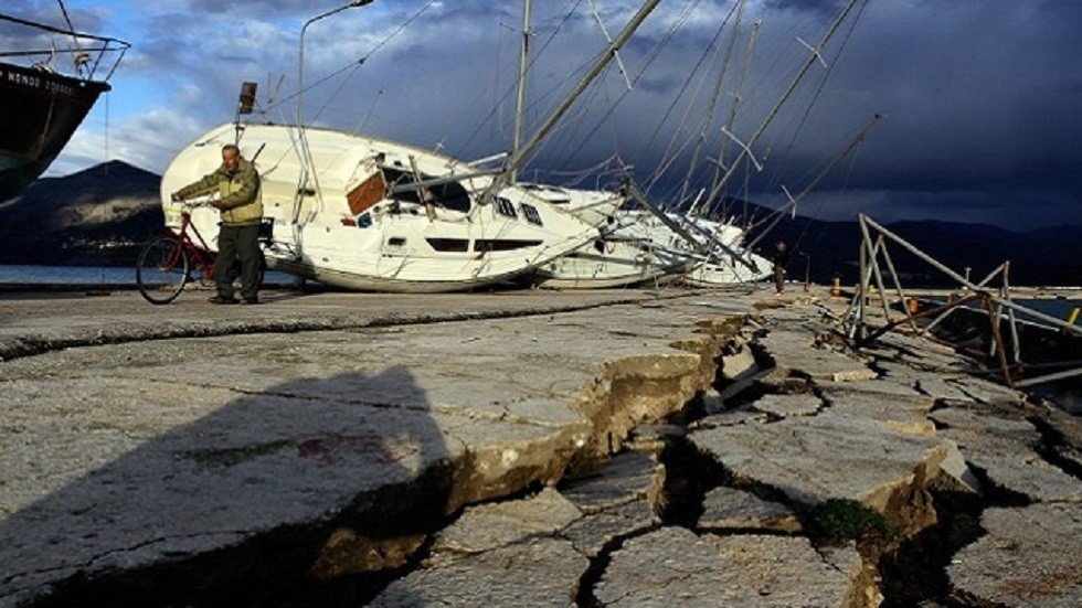 زلزال بقوة 7.5 درجة  يضرب جزر إندونيسيا