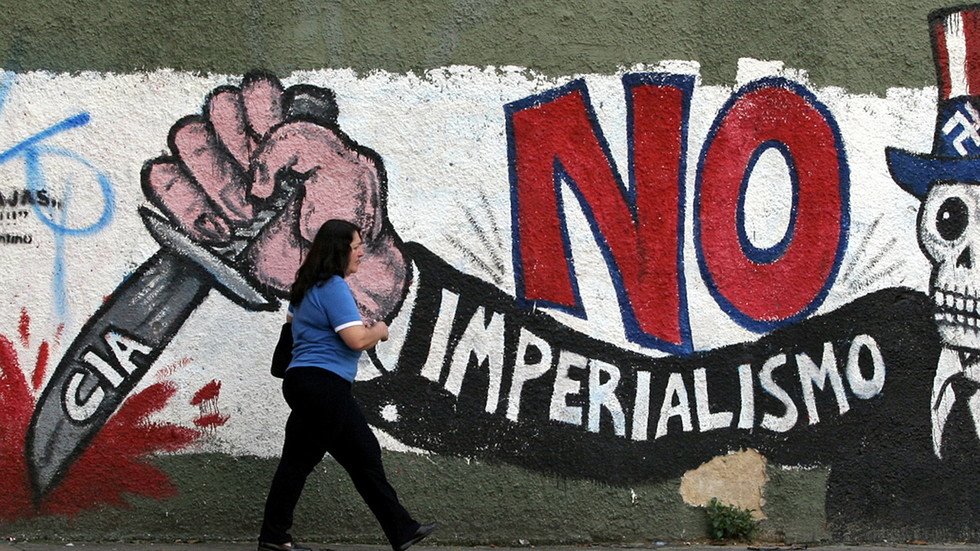 وزير النفط الإيراني يفند تقارير عن مبيعات النفط