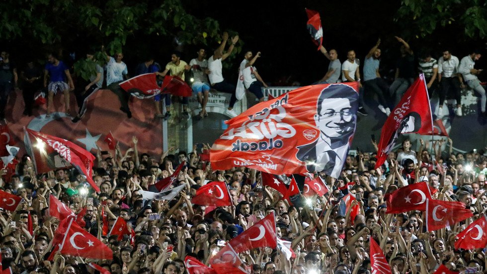 بعد خسارة حزب أردوغان اسطنبول.. الليرة والبورصة التركية تنتعشان 