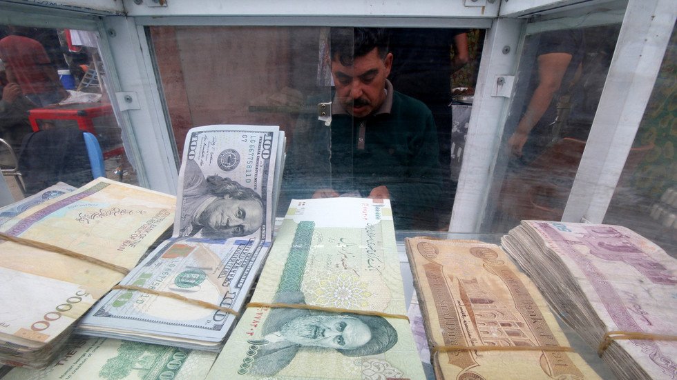 إيران تطالب بريطانيا بديون تعود لـ40 عاما 