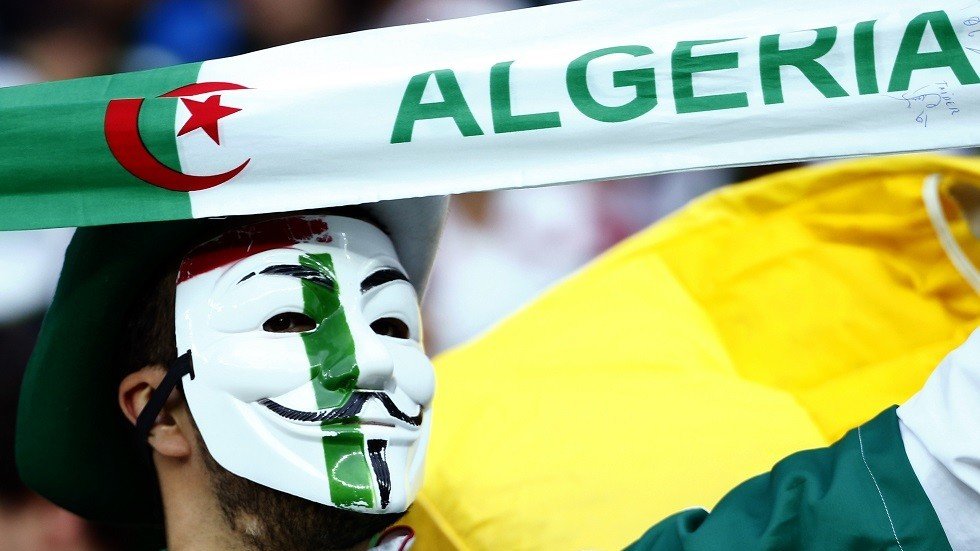 ترحيل مشجع جزائري من مصر!