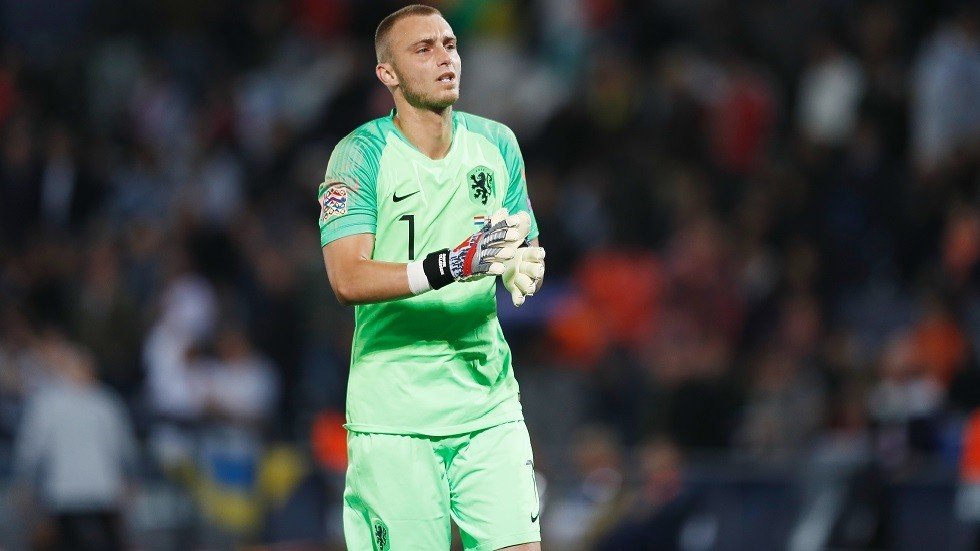 حارس برشلونة يجتاز الفحص الطبي في فالنسيا