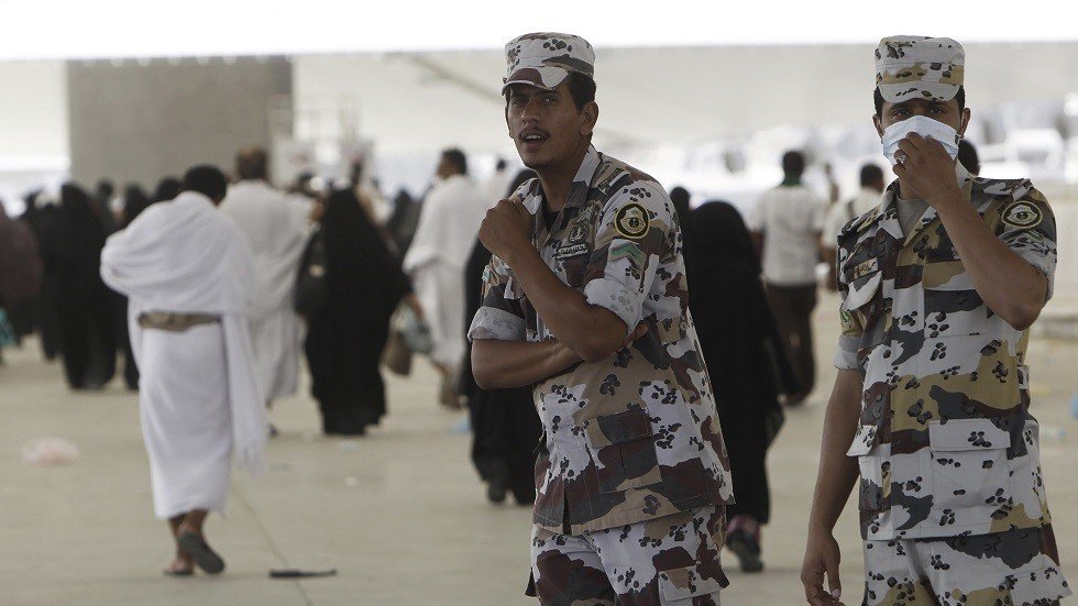 السعودية تحظر دخول المقيمين ومركباتهم إلى مكة 