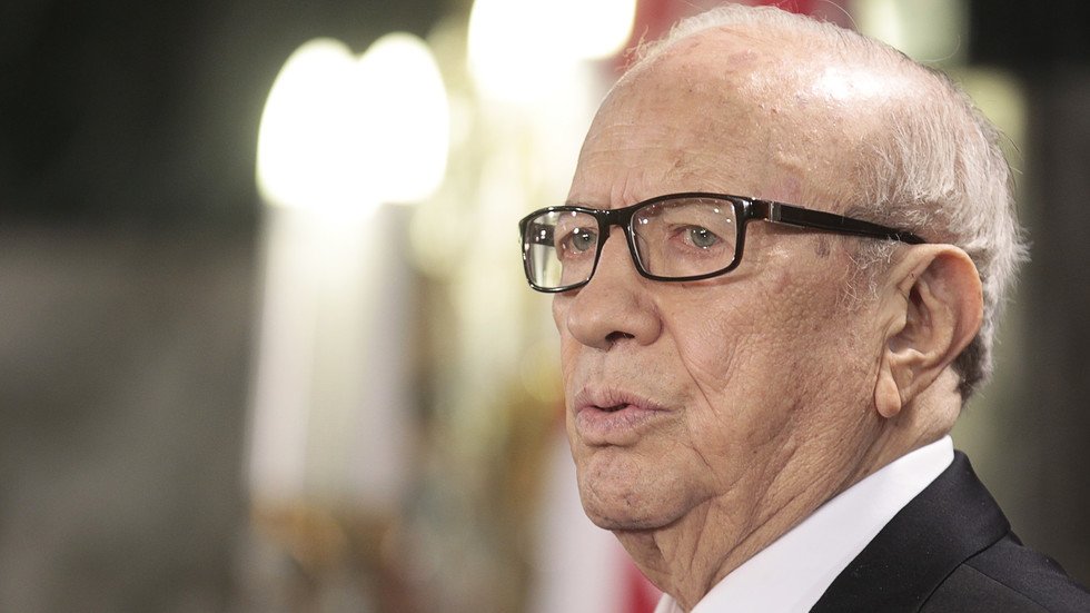 تعرض الرئيس التونسي إلى وعكة صحية حادة ونقله إلى المستشفى العسكري