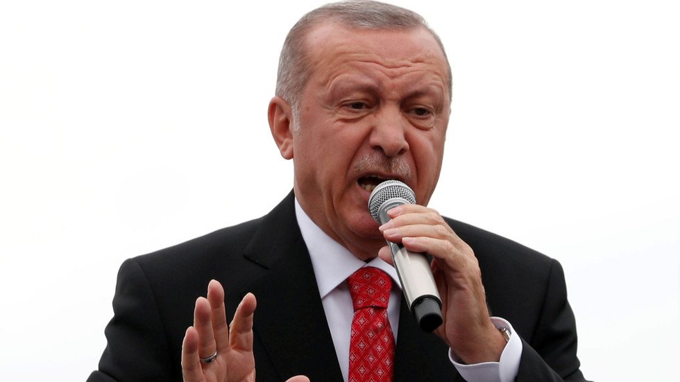 أردوغان للولايات المتحدة: لغة التهديد لن تفيد أحدا وقد نلجأ إلى التحكيم الدولي