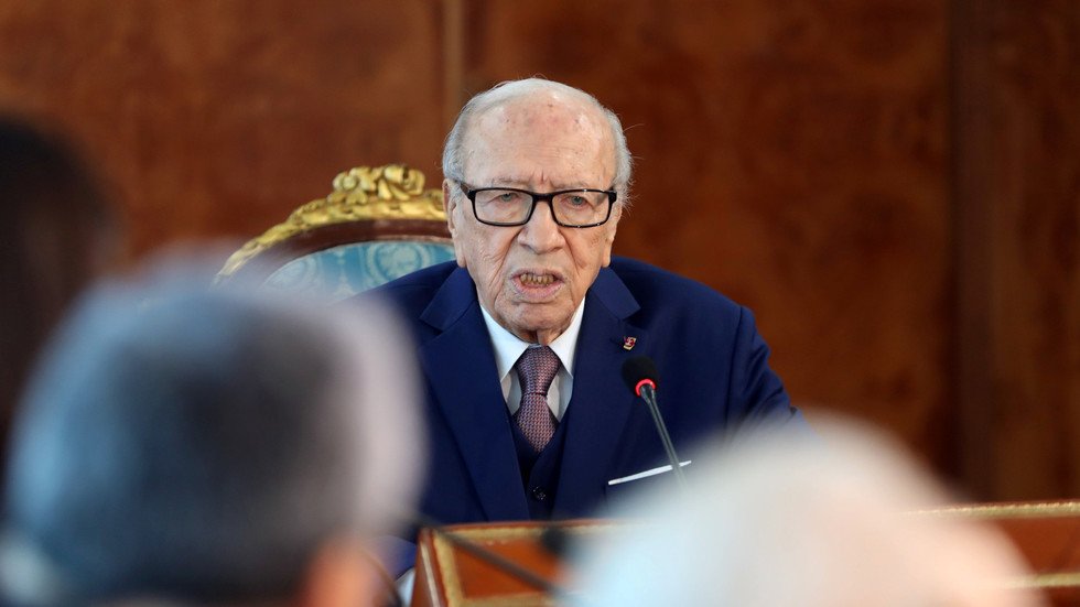 من سيخلف الرئيس التونسي السبسي في حالة شغور منصبه ؟