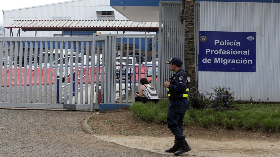 كوستاريكا تطرد مصريين وعراقيين 